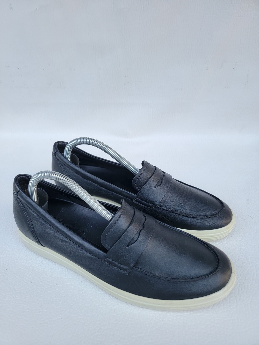 ecco shoes penny loafers Black Leather Women Size 40 US 9-9.5 Comfort Slip On Th